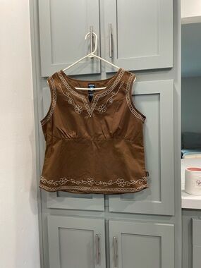 Kut from the Kloth Brown Sleeveless Embroidered V-Neck Tank